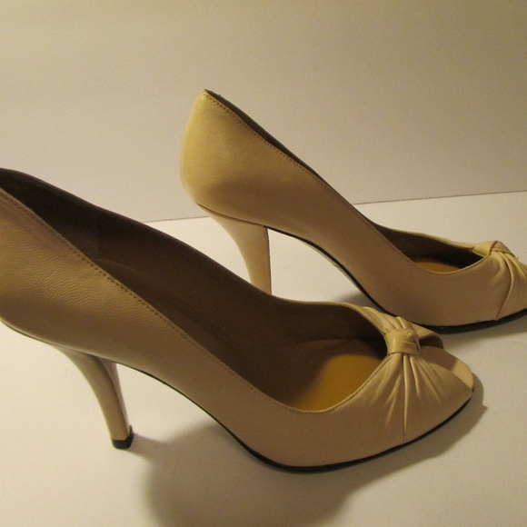 Stuart Weitzman Shoes - Stuart Weitzman Pale Pink Peep Toe Heels